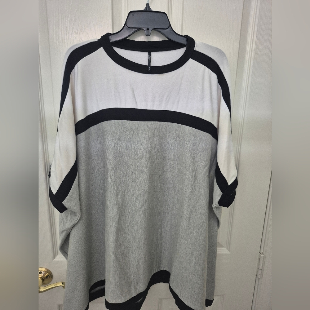 Capote Gray and White Tunic S/M OVERSIZED